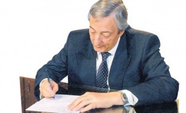 La firma de N&eacute;stor Kirchner fue falsificada en los libros societarios de Hotesur