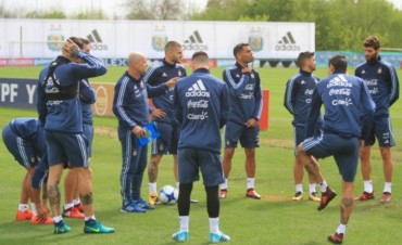 Sampaoli prob&oacute; un primer equipo pensando en Per&uacute;