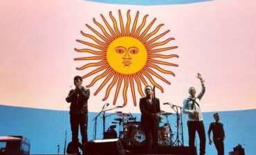 U2 celebr&oacute; la clasificaci&oacute;n de Argentina en pleno show