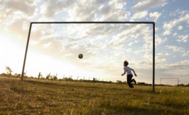 Los niños de La Tablada quieren su propia cancha de fútbol