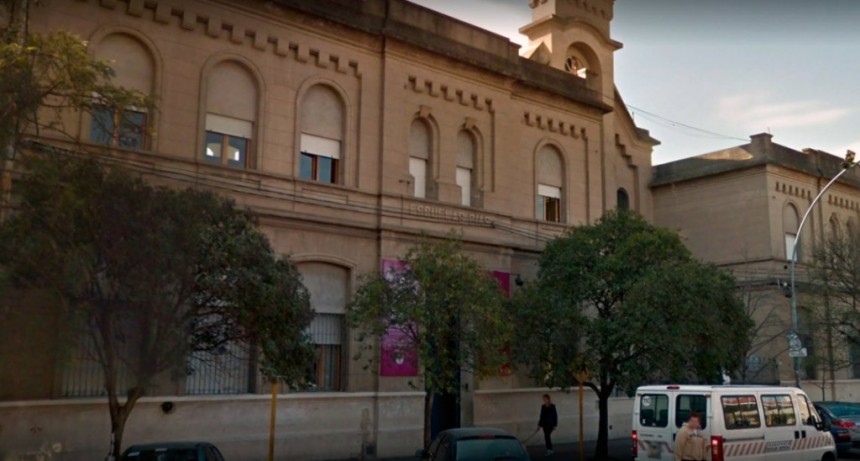 Esc&aacute;ndalo en C&oacute;rdoba por un texto escolar que justifica la violencia machista