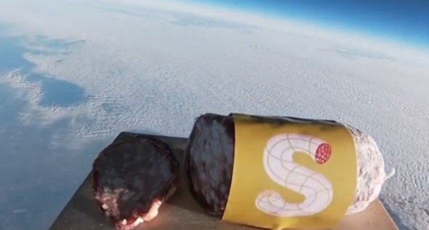 Lanzaron un salame al espacio