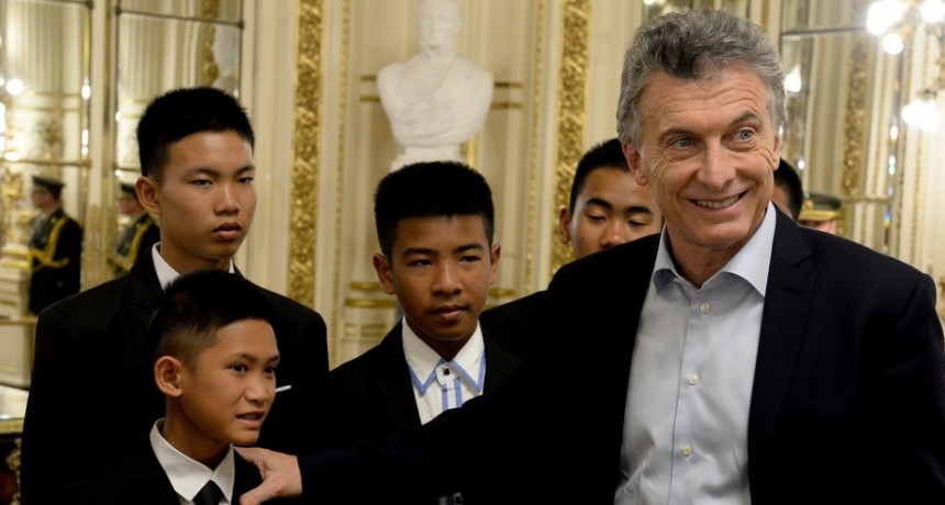 Macri se reunió con los chicos tailandeses que estuvieron atrapados en una cueva