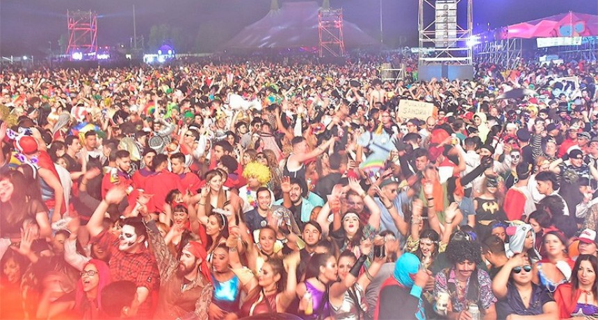 50 mil personas estuvieron en la Fiesta de Disfraces
