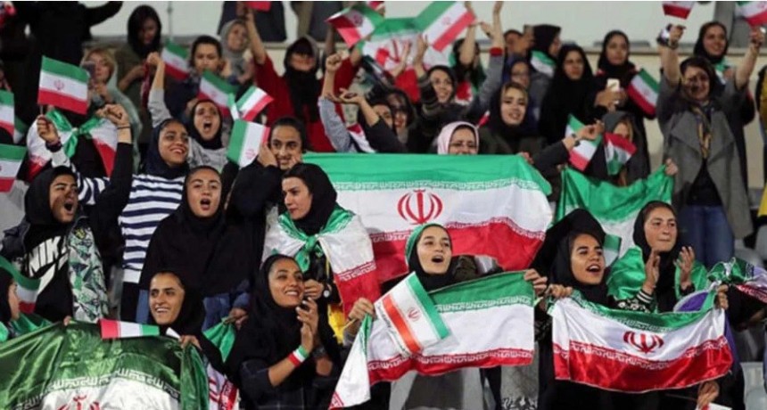 Mujeres de Ir&aacute;n pudieron ir a una cancha de f&uacute;tbol por primera vez en 40 a&ntilde;os