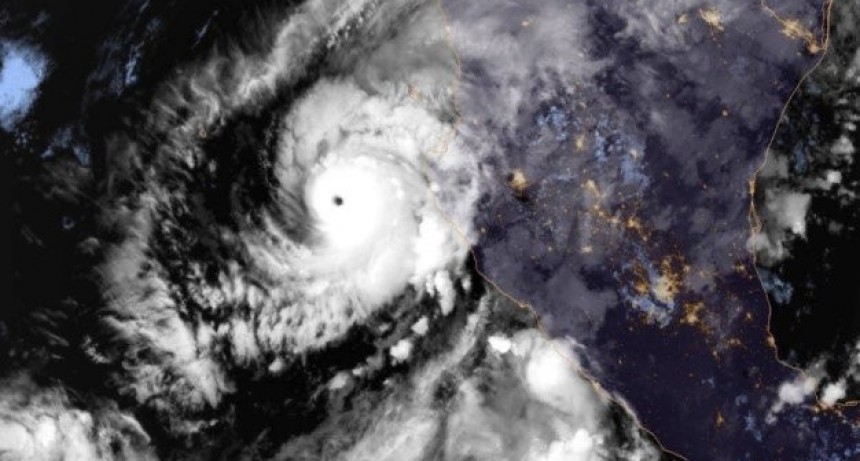 Willa, el hurac&aacute;n que subi&oacute; a categor&iacute;a 5 y tocar&aacute; la costa occidental de M&eacute;xico