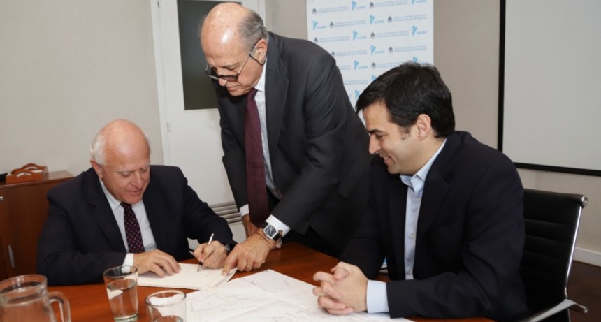 Lifschitz firm&oacute; la transferencia de los terrenos del Aeropuerto de Santa Fe, de la Naci&oacute;n a la Provincia