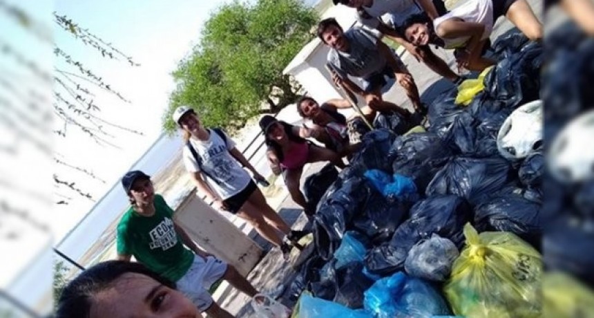 Un grupo de santafesinos limpi&oacute; la Laguna Set&uacute;bal