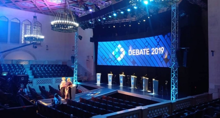 Los candidatos presidenciales se preparan para el debate con distintas estrategias 