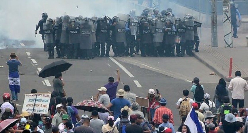 A pesar del toque de queda, no cesan las protestas en Chile