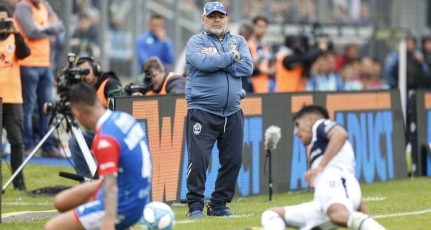 El Gimnasia de Maradona cay&oacute; ante Uni&oacute;n de local y se hunde en la tabla de descenso 