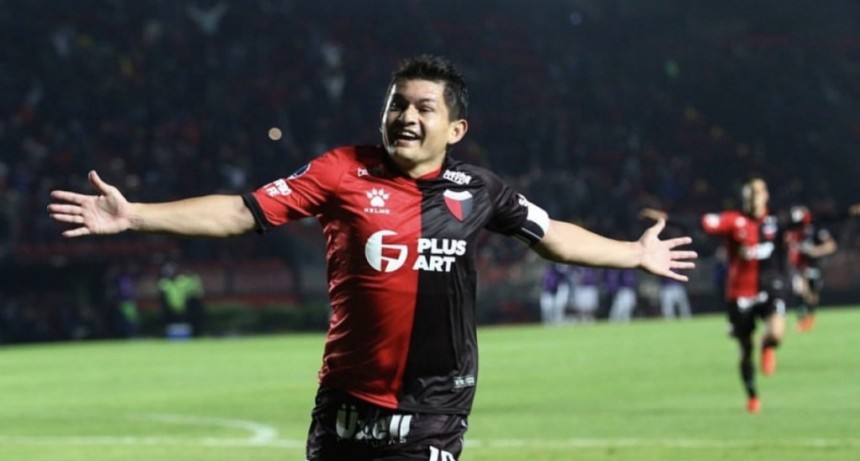 Col&oacute;n usar&aacute; la camiseta rojinegra en la final de la Sudamericana