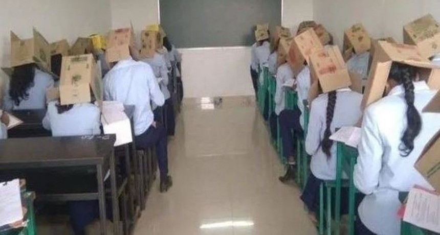 Hicieron una prueba con cajas en la cabeza para no copiarse
