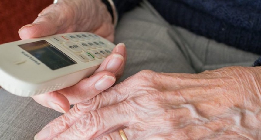 Consejos para evitar estafas telef&oacute;nicas a personas mayores