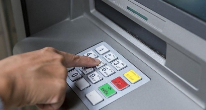 El salario m&iacute;nimo aumenta un 28% en tres tramos y llegar&aacute; a $21.600 en marzo de 2021