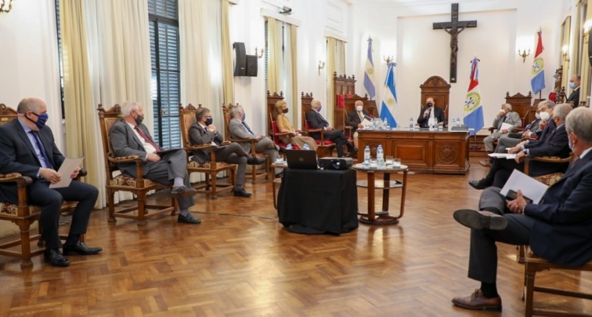 El gobernador present&oacute; el programa Santa Fe M&aacute;s Conectada 