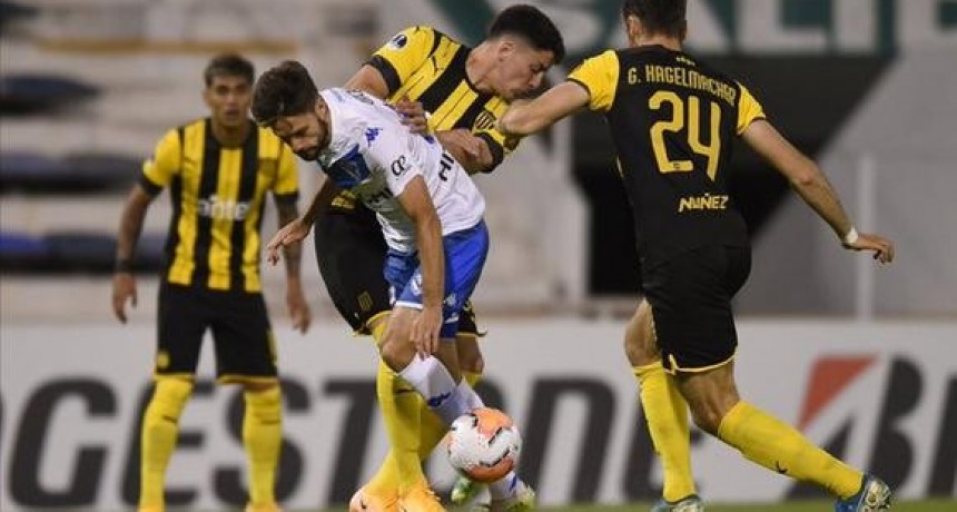 V&eacute;lez retom&oacute; la Copa Sudamericana con un empate con Pe&ntilde;arol
