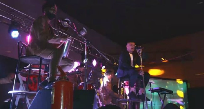 Castell&oacute; se reuni&oacute; con gastron&oacute;micos para agilizar la vuelta de los shows en vivo
