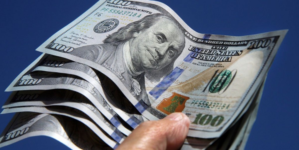 Dólar: el Gobierno oficializó los nuevos tipos de cambio