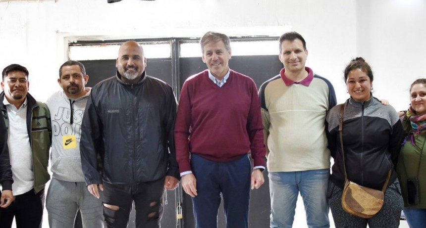 El intendente se reuni&oacute; con vecinos para definir mejoras en Villa del Parque