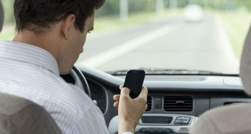 El 14% de siniestros viales ocurre por usar los celulares