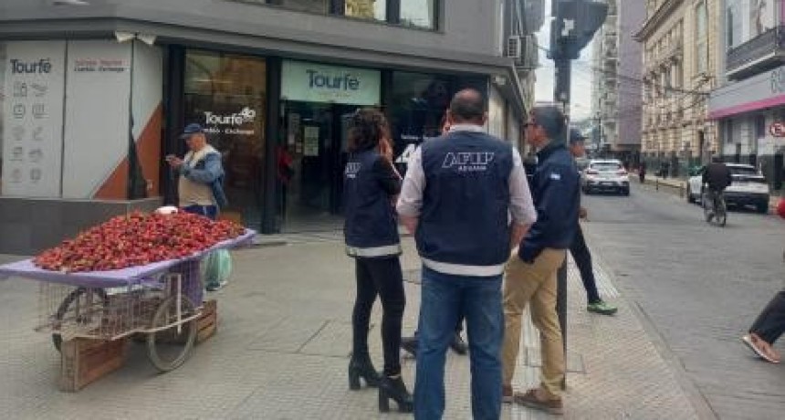 Operativo de AFIP en San Mart&iacute;n y Tucum&aacute;n para controlar la venta de d&oacute;lar paralelo