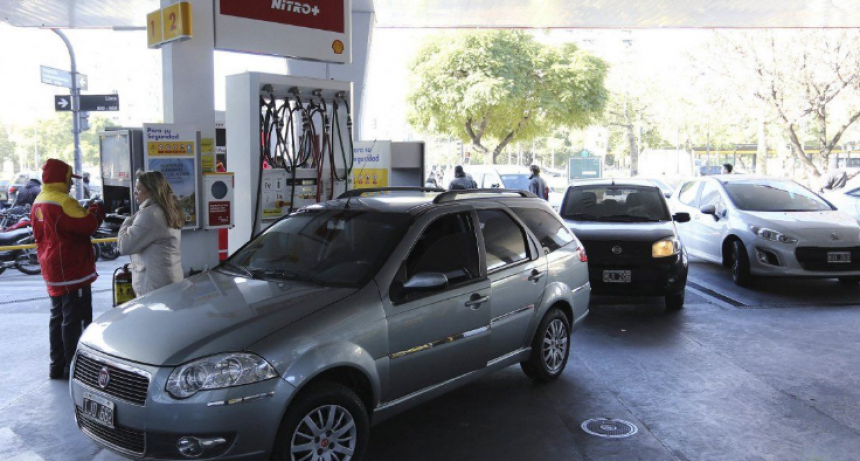El Gobierno lanz&oacute; un ultim&aacute;tum a las petroleras por la escasez de combustible