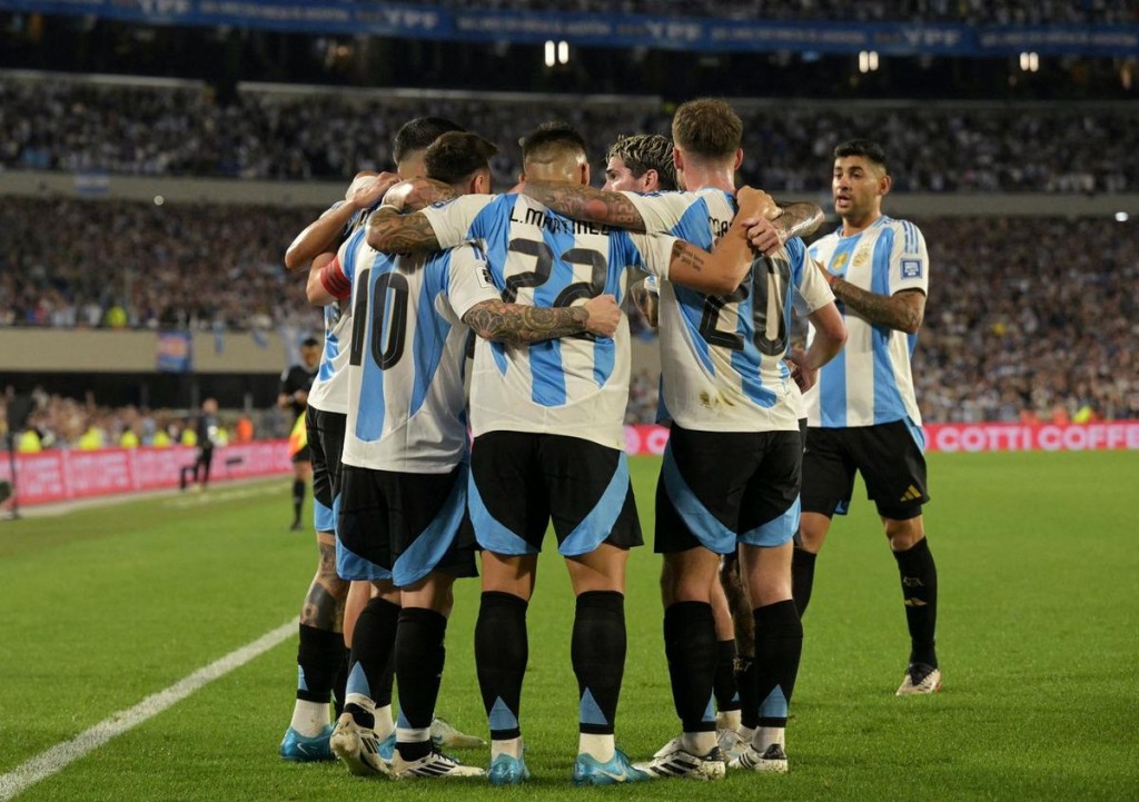 Argentina se hizo una fiesta ante Bolivia y le ganó 6-0 con hat-trick de Messi