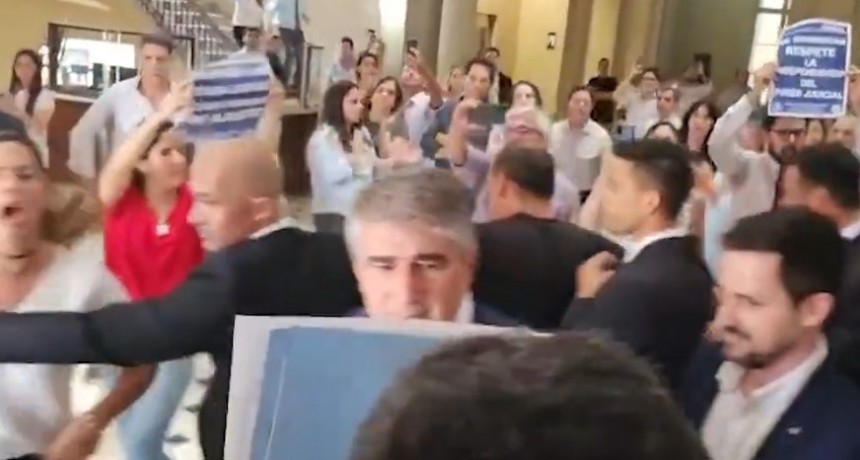 Increparon a ministros en una tensa visita a tribunales provinciales