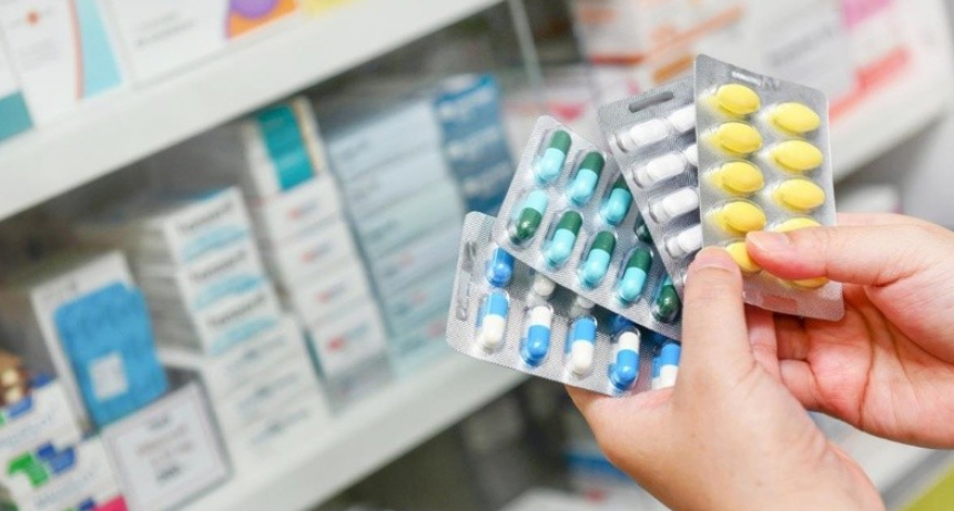 El Gobierno habilit&oacute; a las prepagas a limitar la cobertura: solo m&eacute;dicos en cartilla podr&aacute;n emitir recetas
