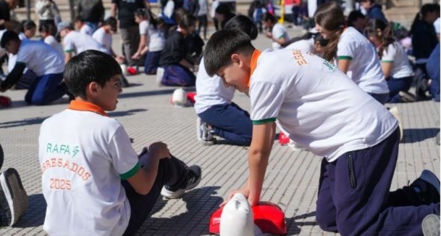 Estudiantes se capacitaron en prevenci&oacute;n y actuaci&oacute;n ante situaciones de emergencia