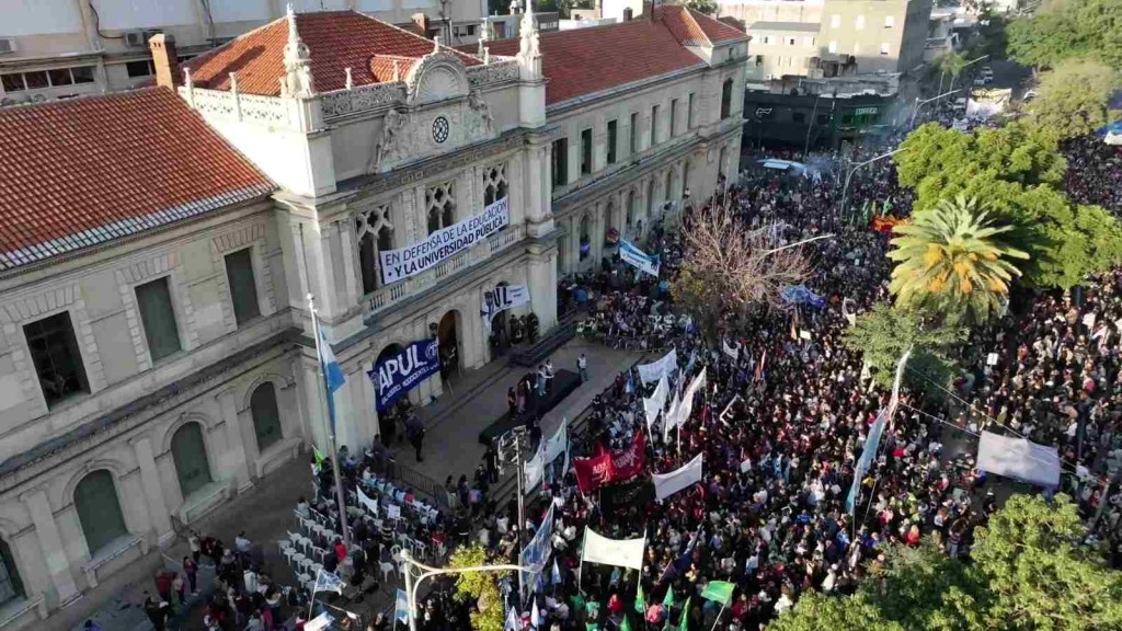 Santa Fe tambi&eacute;n se moviliz&oacute; en defensa de la universidad p&uacute;blica