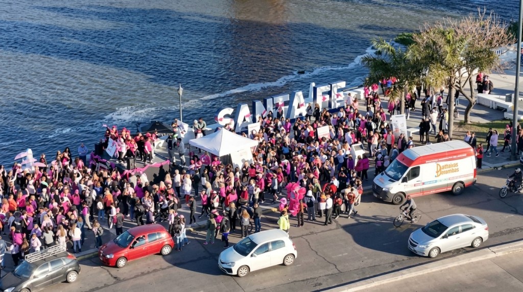 Santa Fe vivi&oacute; la quinta Caminata Pink para concientizar sobre el c&aacute;ncer de mama