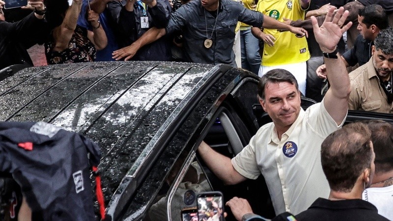 Bolsonaro escap&oacute; de Brasil a trav&eacute;s de la Argentina con destino final en Estados Unidos: &iquest;lo ayud&oacute; Santiago Caputo?