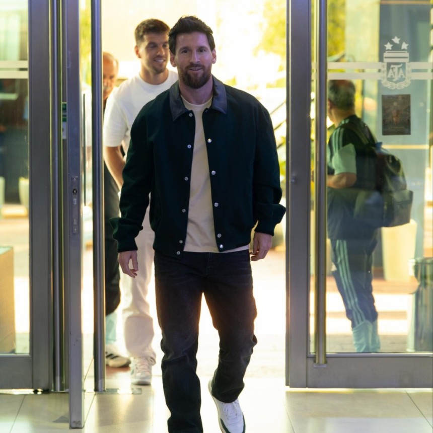 Lionel Messi ya est&aacute; con la selecci&oacute;n argentina: pr&aacute;ctica y asado antes de la despedida