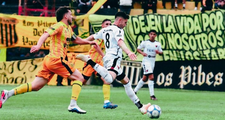 Col&oacute;n: pocas situaciones de gol y empate cantado en Santiago del Estero