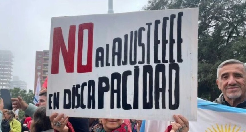 Marcha en Santa Fe por la pr&oacute;rroga de la Ley de Emergencia en Discapacidad
