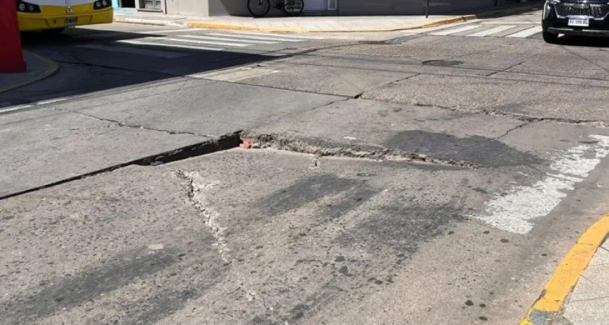 Reparar&aacute;n un bache en 9 de Julio y Salta y habr&aacute; cortes de tr&aacute;nsito en Santa Fe