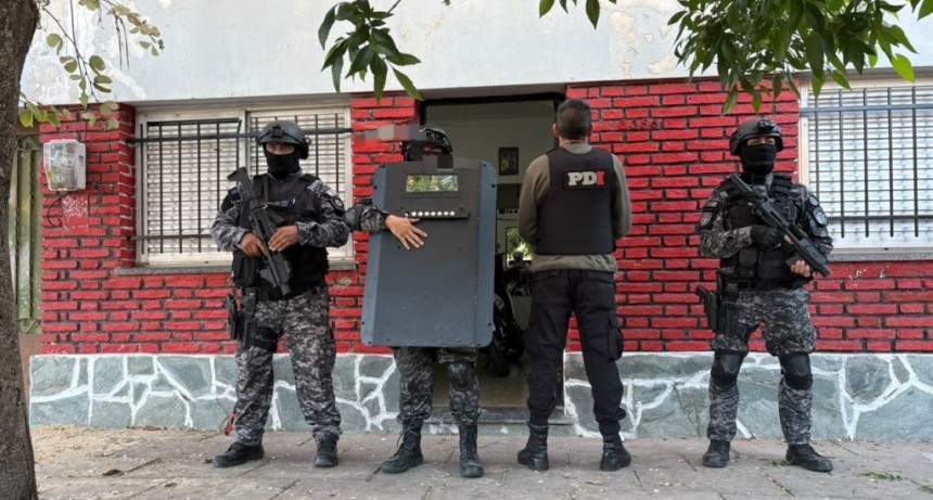 Barrio Centenario: Cinco aprehendidos por abuso de armas