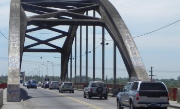 Requieren que se demarquen carriles para motos en el Puente Carretero