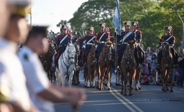 Se realiz&oacute; un desfile por el 70 aniversario del Liceo Militar