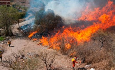 Incendios en C&oacute;rdoba: Santa Fe enviar&aacute; brigadistas 