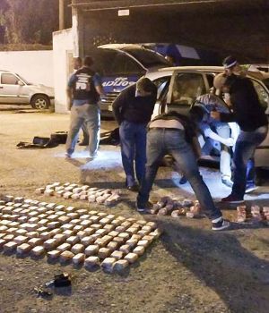 Llevaban 215 kilos de marihuana debajo del asiento