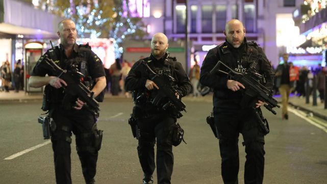 Tensi&oacute;n y misterio por estampida en metro de Londres