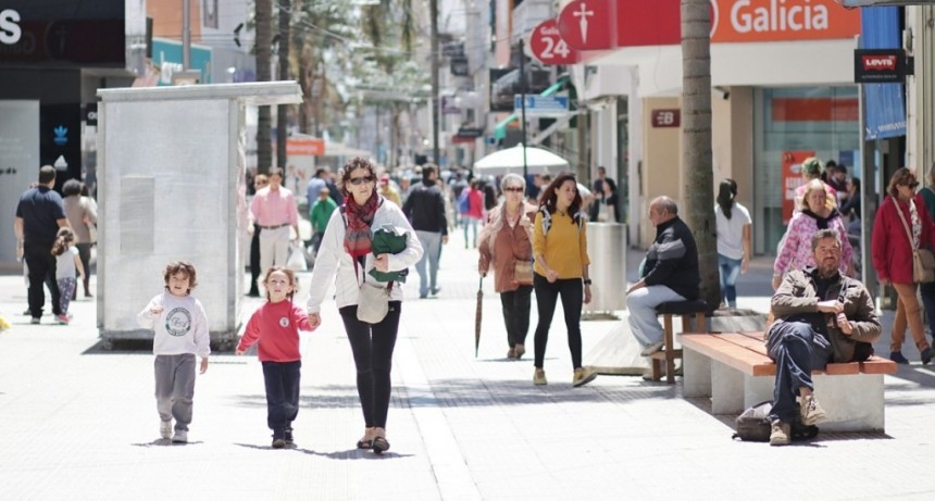 Ultiman trabajos para finalizar la remodelaci&oacute;n de la Peatonal San Mart&iacute;n