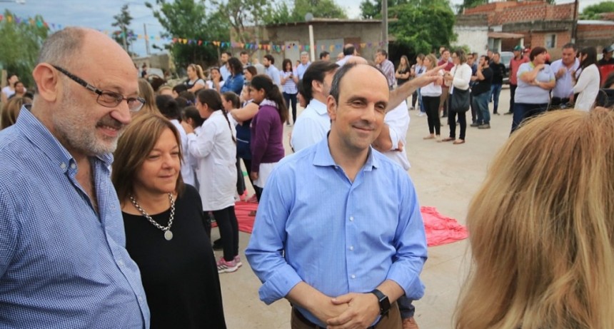 Corral inaugur&oacute; pavimentaci&oacute;n en barrio 12 de Octubre