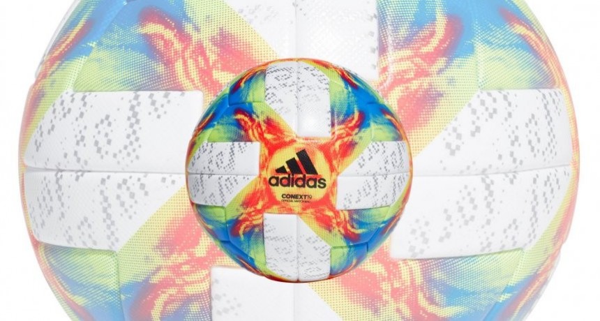 Se present&oacute; la pelota para el Mundial de Clubes 2018 y el femenino 2019