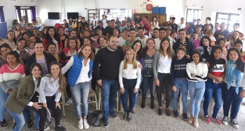 Escuelas de Trabajo: 216 j&oacute;venes completaron cursos de formaci&oacute;n laboral