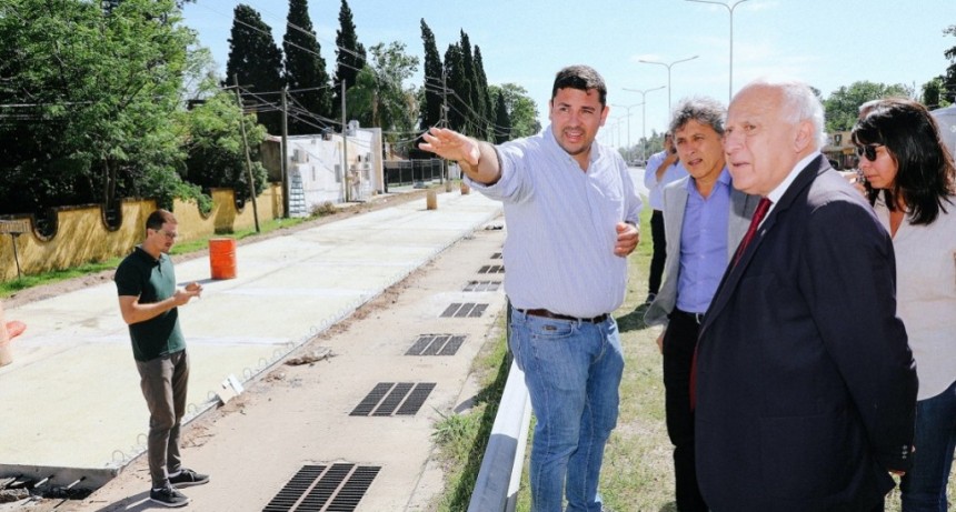 Lifschitz recorri&oacute; las obras viales e h&iacute;dricas que se realizan en la Ruta Provincial N&deg; 1