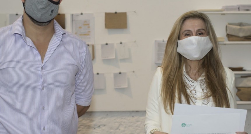 Silvia Susana Beltr&aacute;n gan&oacute; el Premio Literario Municipal